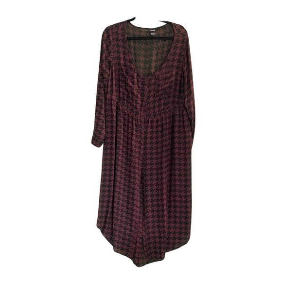 Torrid Long Sleeve Scoop Neck Burgundy Houndstooth Chiffon Button Tunic Size 1X - Picture 6 of 7